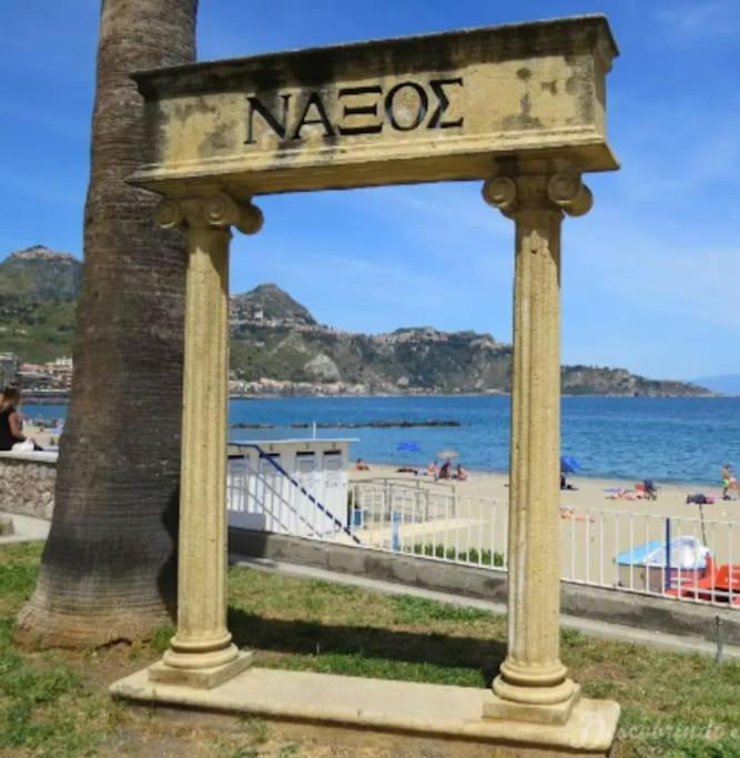 Casa Vacanza Giardini Naxos Taormina Miranaxos Buitenkant foto
