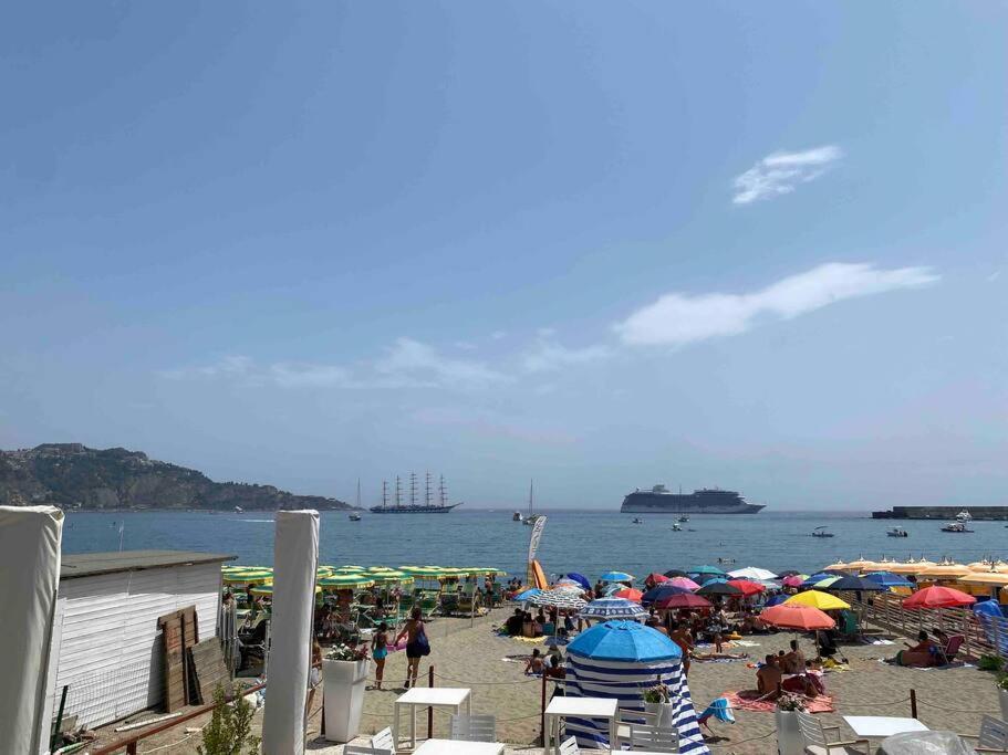 Casa Vacanza Giardini Naxos Taormina Miranaxos Buitenkant foto