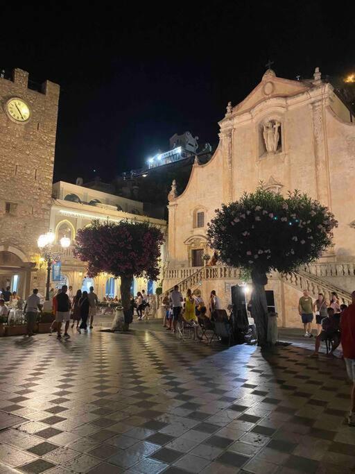 Casa Vacanza Giardini Naxos Taormina Miranaxos Buitenkant foto
