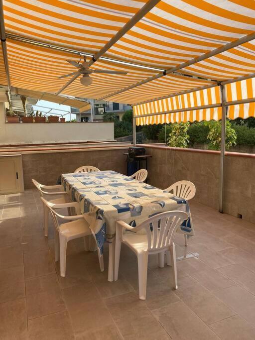 Casa Vacanza Giardini Naxos Taormina Miranaxos Buitenkant foto