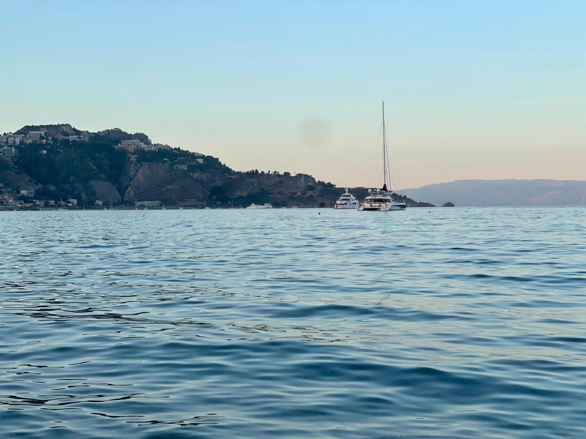Casa Vacanza Giardini Naxos Taormina Miranaxos Buitenkant foto