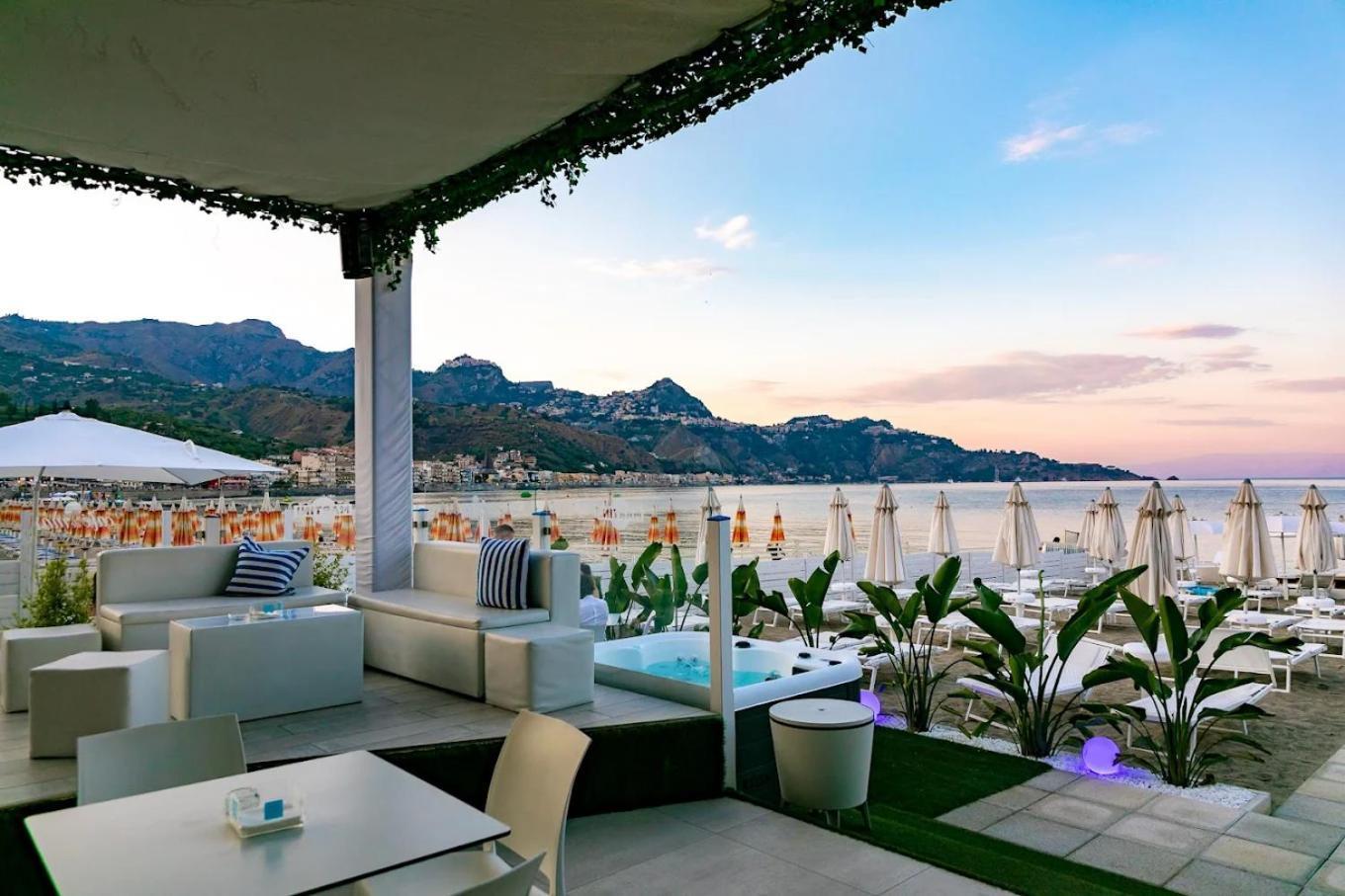 Casa Vacanza Giardini Naxos Taormina Miranaxos Buitenkant foto